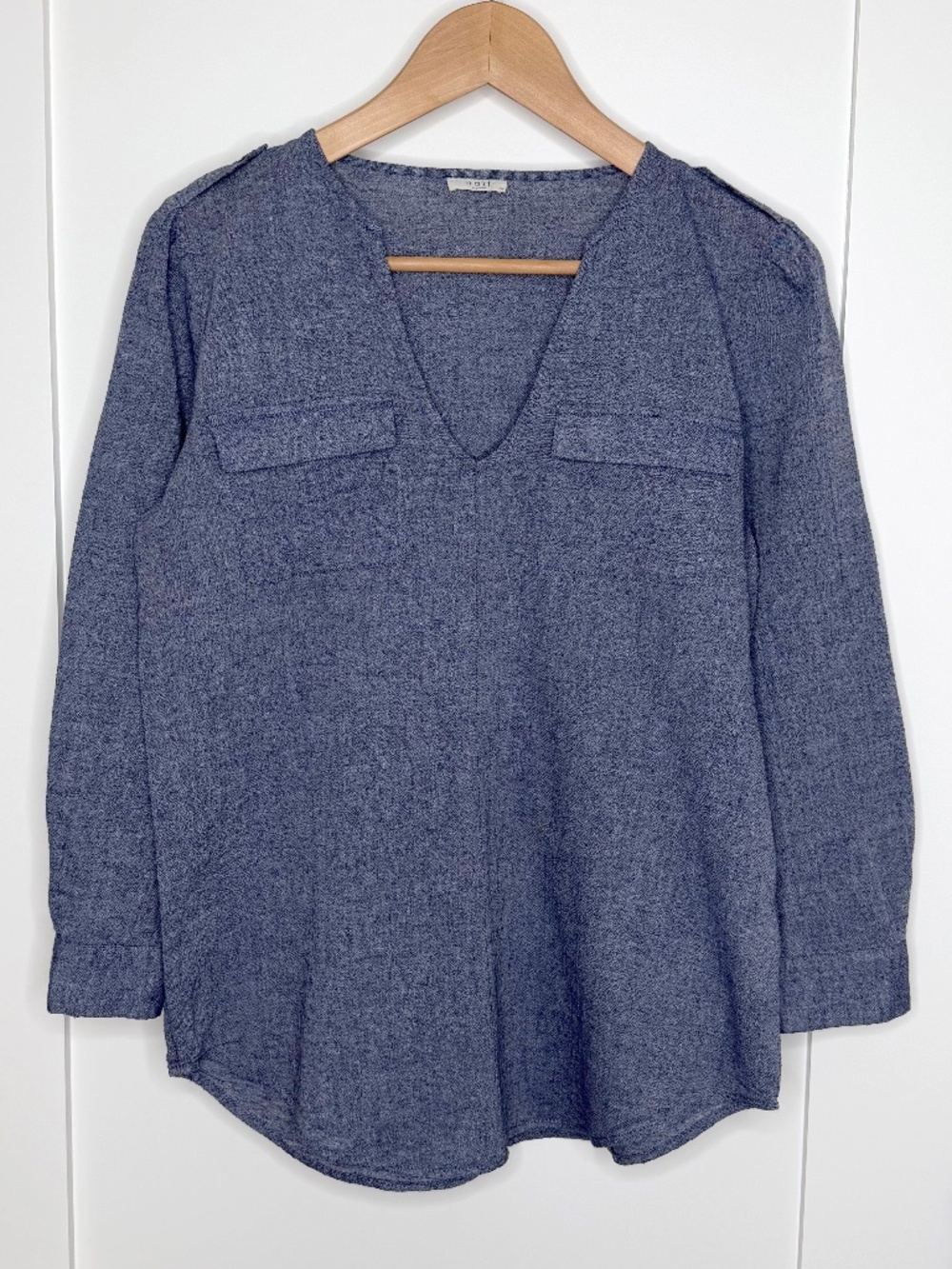 Naif 3/4 Sleeve V-Neck Chambray Cotton Top in Blue